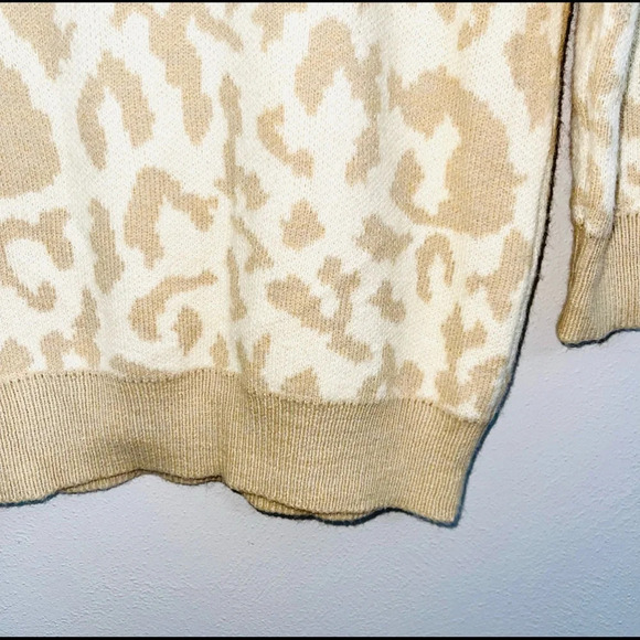 Top Style Boutique Cream Leopard Print Oversized Knit Sweater Large Women’s - Picture 6 of 10